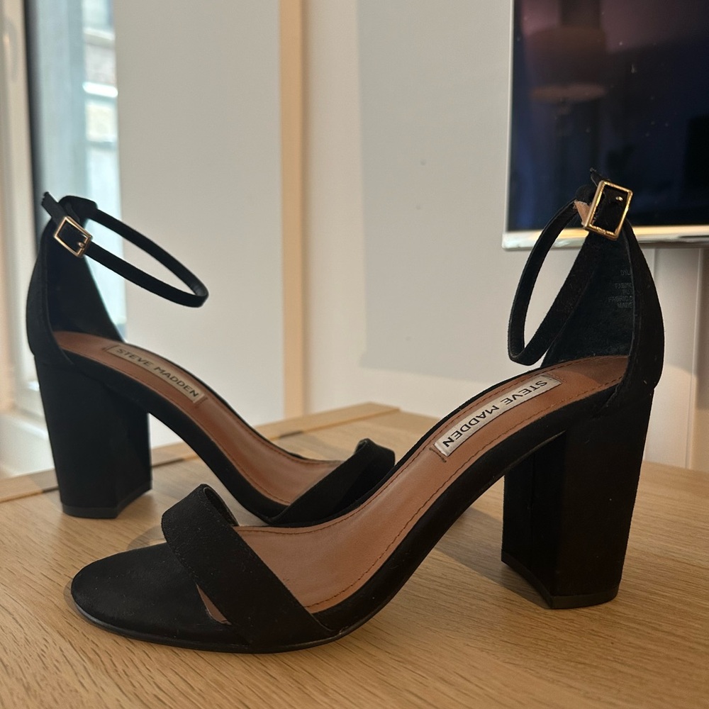 Black heel sandals